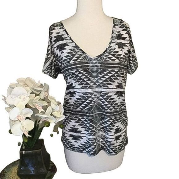 Inc International Concepts Tribal Pattern‎ Cold Shoulder Tee Rhinestones Size S - Picture 1 of 8